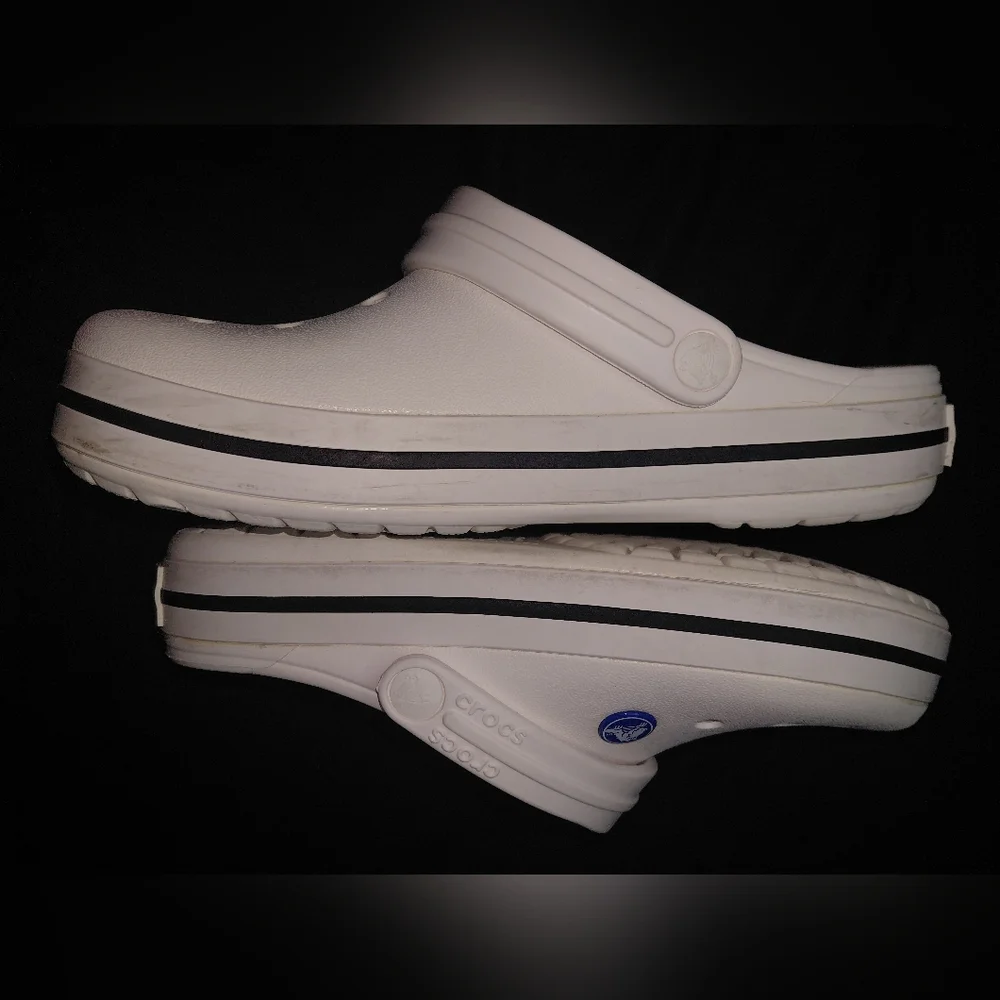 CROCS Classic White Clogs with Black Stripe Sz M6 - W8